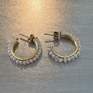 Elegant Gold and Pearl Hoop Earrings